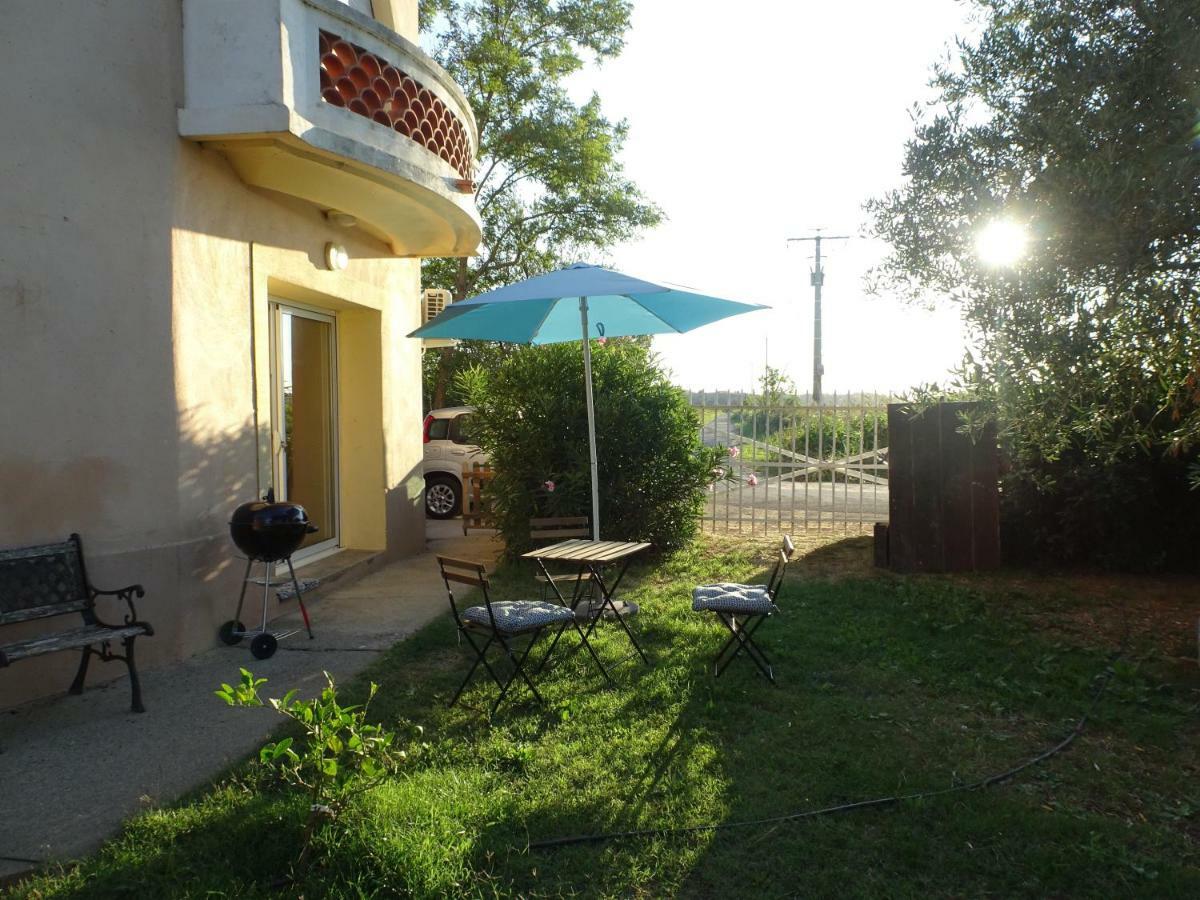 Domaine Du Petit Tournebelle Apartment Груисан Екстериор снимка